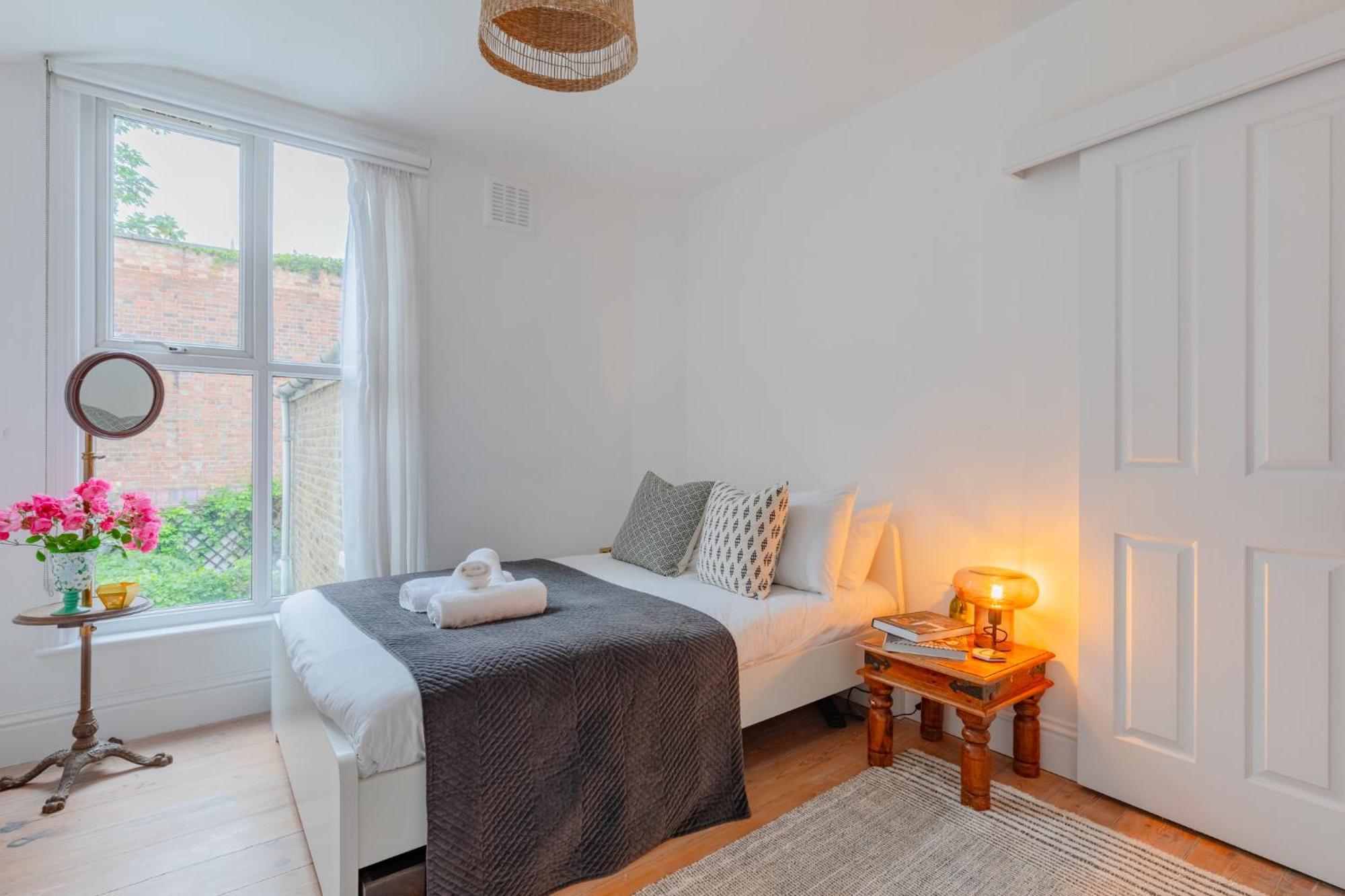 Luxuriously Curated 4bd Stoke Newington *