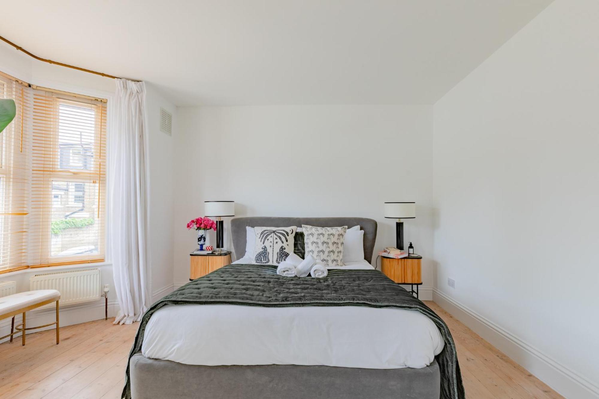 Apartment Luxuriously Curated 4bd Stoke Newington *