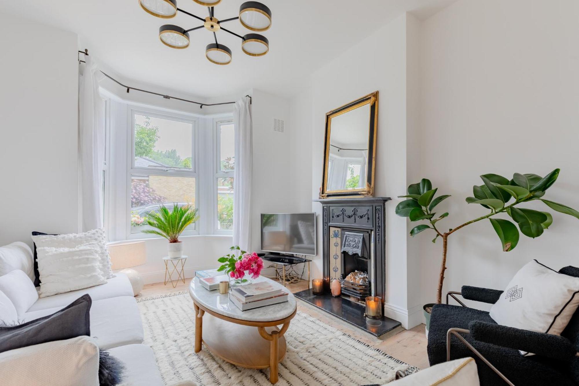 Apartment Luxuriously Curated 4bd Stoke Newington London